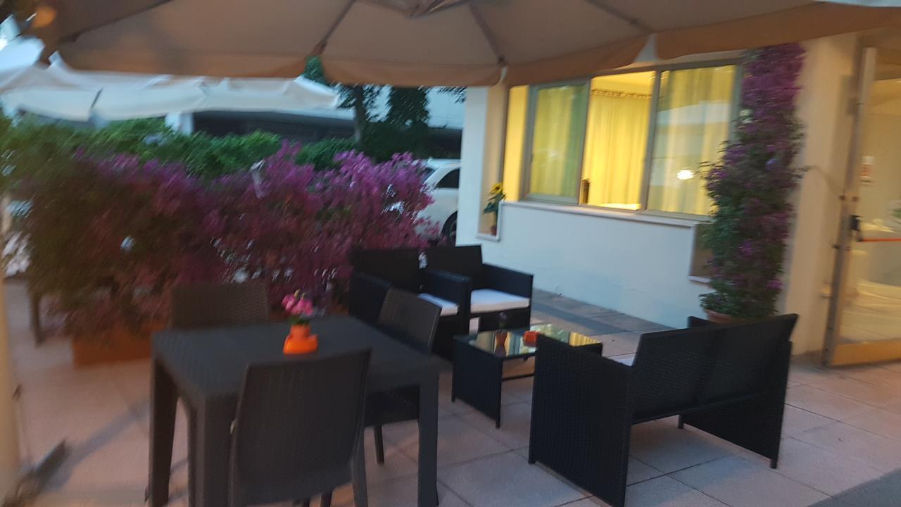 Hotel Fucsia Riccione Exterior photo